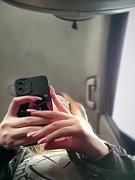 Snapshot of Teya_moon_ chatting on March 2025 10:21:02 AM Teya moon  online show from March 2025 10:21:02 AM