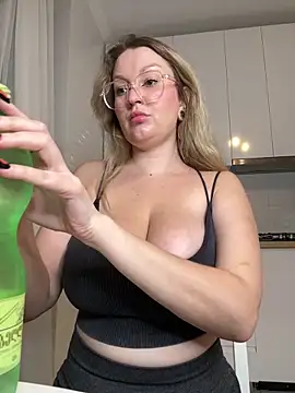 Teya moon  online show from November 2025 07:14:02 PM