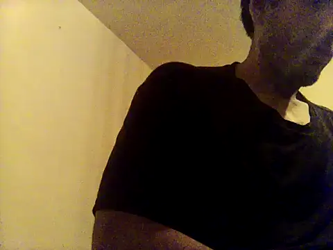 Snapshot of Oscarion09 chatting on November 2025 04:13:02 AM Oscarion09 online show from November 2025 04:13:02 AM