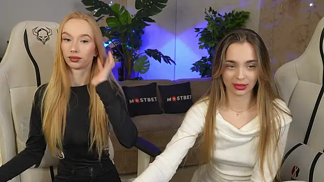 Snapshot of Lana_Pulse chatting on December 2024 11:29:01 PM Lana Pulse online show from December 2024 11:29:01 PM