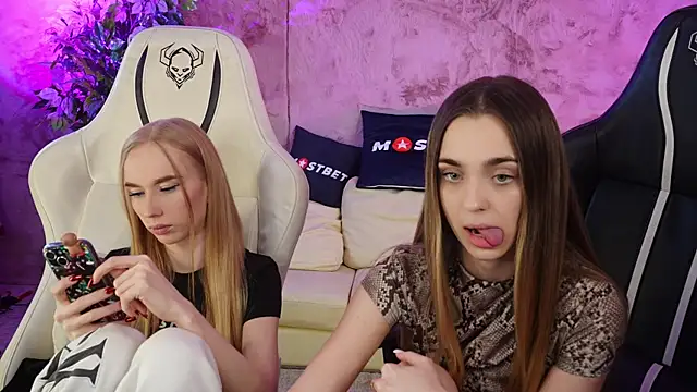 Snapshot of Lana_Pulse chatting on January 2025 03:23:02 AM Lana Pulse online show from January 2025 03:23:02 AM