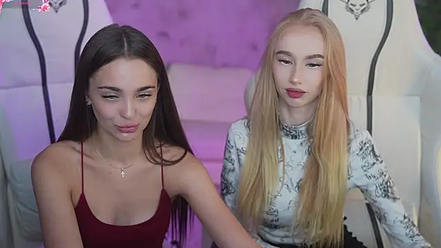 Snapshot of Lana_Pulse chatting on February 2025 11:39:01 PM Lana Pulse online show from February 2025 11:39:01 PM