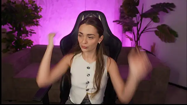 Snapshot of Lana_Pulse chatting on April 2026 10:29:01 PM Lana Pulse online show from April 2026 10:29:01 PM