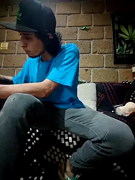 Snapshot of Pitudo20cmm chatting on September 2025 06:59:02 AM Pitudo20cmm online show from September 2025 06:59:02 AM