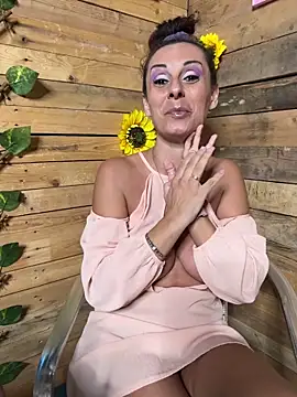 therealbeverlycious online show from February 2026 09:52:01 PM