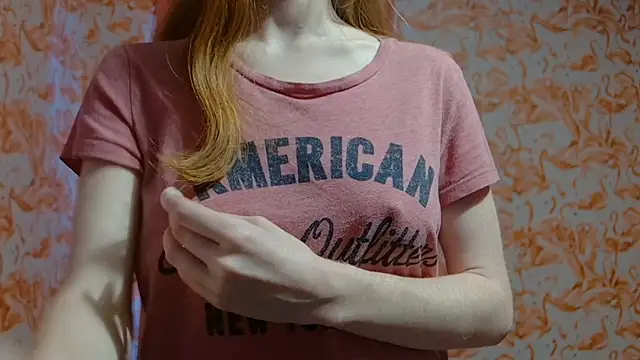 Snapshot of strawberrysmoothie chatting on December 2024 09:17:01 PM strawberrysmoothie online show from December 2024 09:17:01 PM