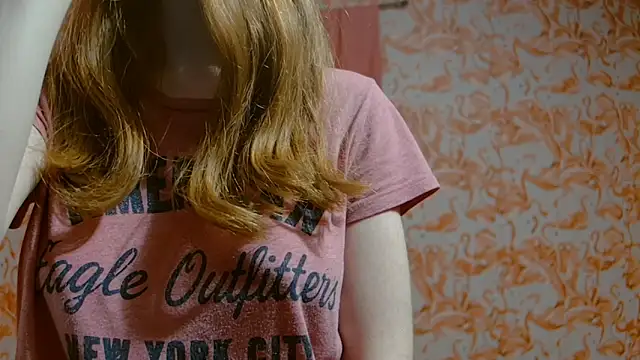 Snapshot of strawberrysmoothie chatting on December 2024 01:32:01 AM strawberrysmoothie online show from December 2024 01:32:01 AM