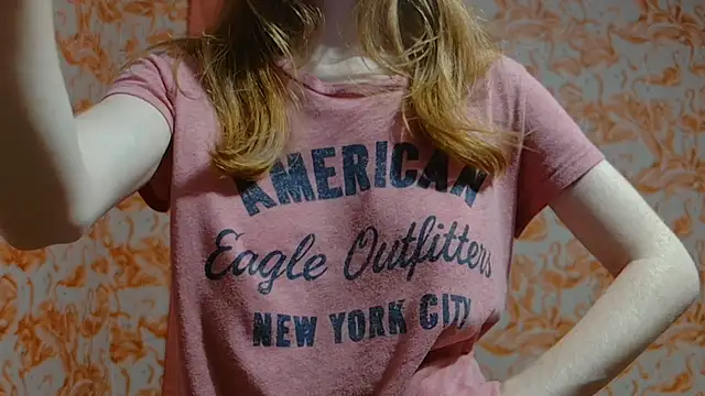 Snapshot of strawberrysmoothie chatting on December 2024 04:37:02 AM strawberrysmoothie online show from December 2024 04:37:02 AM