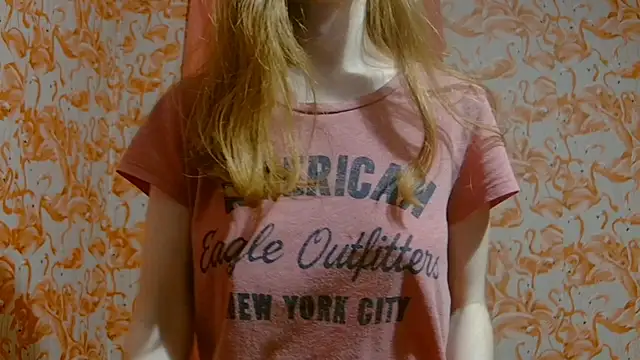 Snapshot of strawberrysmoothie chatting on December 2024 06:02:02 AM strawberrysmoothie online show from December 2024 06:02:02 AM