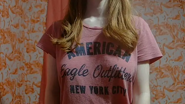 Snapshot of strawberrysmoothie chatting on December 2024 11:39:02 PM strawberrysmoothie online show from December 2024 11:39:02 PM