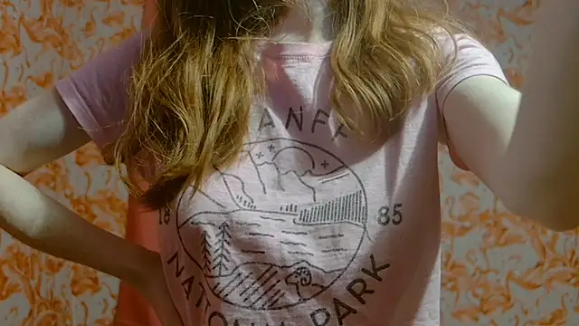 Snapshot of strawberrysmoothie chatting on December 2024 04:01:02 AM strawberrysmoothie online show from December 2024 04:01:02 AM