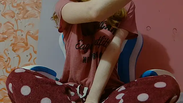 Snapshot of strawberrysmoothie chatting on December 2024 02:40:01 AM strawberrysmoothie online show from December 2024 02:40:01 AM