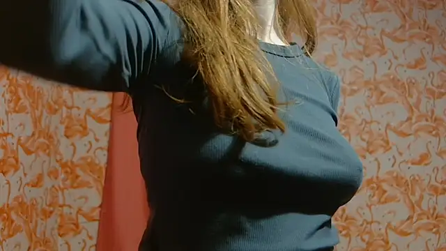 Snapshot of strawberrysmoothie chatting on January 2025 11:27:02 PM strawberrysmoothie online show from January 2025 11:27:02 PM