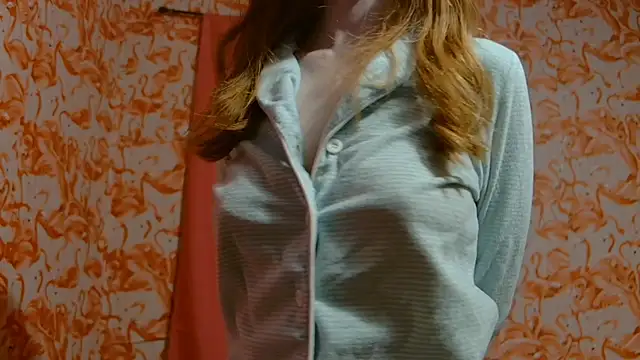 Snapshot of strawberrysmoothie chatting on January 2025 03:29:01 AM strawberrysmoothie online show from January 2025 03:29:01 AM