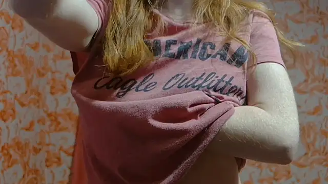 Snapshot of strawberrysmoothie chatting on January 2025 03:45:01 AM strawberrysmoothie online show from January 2025 03:45:01 AM