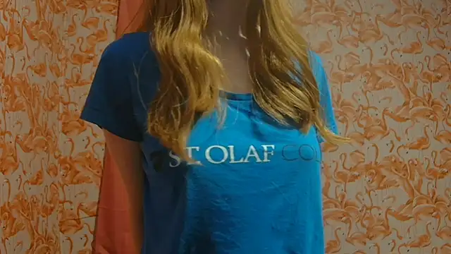 Snapshot of strawberrysmoothie chatting on January 2025 03:00:02 AM strawberrysmoothie online show from January 2025 03:00:02 AM