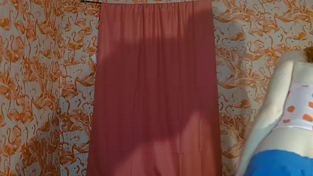 Snapshot of strawberrysmoothie chatting on January 2025 01:11:02 AM strawberrysmoothie online show from January 2025 01:11:02 AM