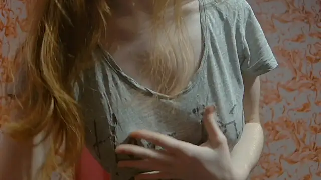 Snapshot of strawberrysmoothie chatting on February 2025 03:18:02 AM strawberrysmoothie online show from February 2025 03:18:02 AM