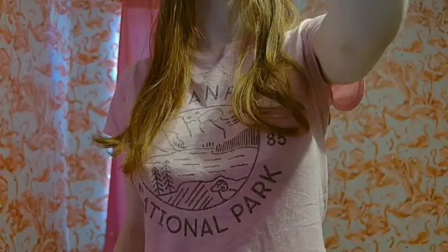 Snapshot of strawberrysmoothie chatting on March 2025 09:15:02 PM strawberrysmoothie online show from March 2025 09:15:02 PM