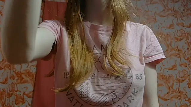 Snapshot of strawberrysmoothie chatting on March 2025 03:46:02 AM strawberrysmoothie online show from March 2025 03:46:02 AM