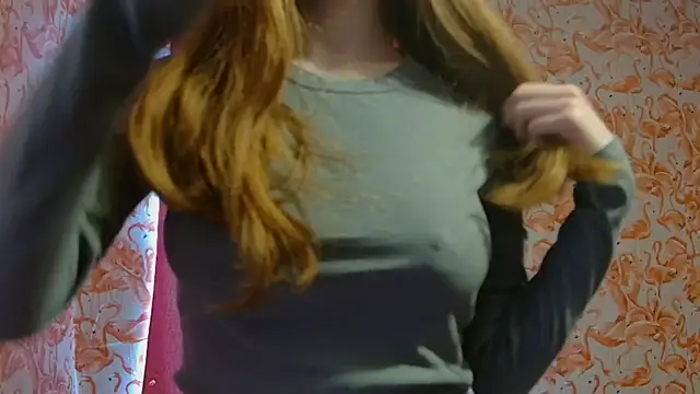 Snapshot of strawberrysmoothie chatting on March 2025 07:05:01 PM strawberrysmoothie online show from March 2025 07:05:01 PM