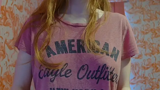 Snapshot of strawberrysmoothie chatting on March 2025 08:54:01 PM strawberrysmoothie online show from March 2025 08:54:01 PM