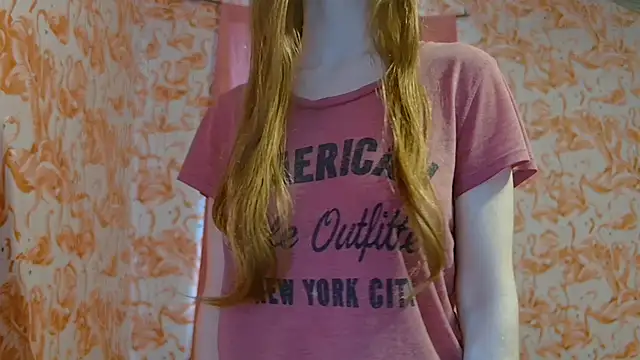 Snapshot of strawberrysmoothie chatting on October 2025 08:07:02 PM strawberrysmoothie online show from October 2025 08:07:02 PM