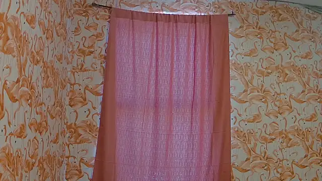 Snapshot of strawberrysmoothie chatting on October 2025 06:42:01 PM strawberrysmoothie online show from October 2025 06:42:01 PM