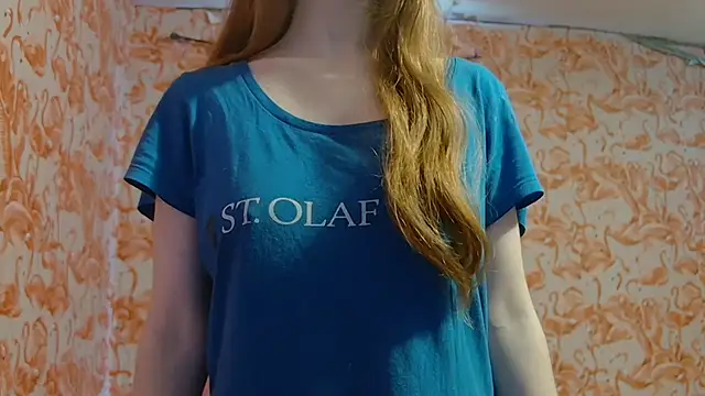 Snapshot of strawberrysmoothie chatting on October 2025 05:58:02 PM strawberrysmoothie online show from October 2025 05:58:02 PM