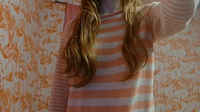 Snapshot of strawberrysmoothie chatting on October 2025 08:24:02 PM strawberrysmoothie online show from October 2025 08:24:02 PM