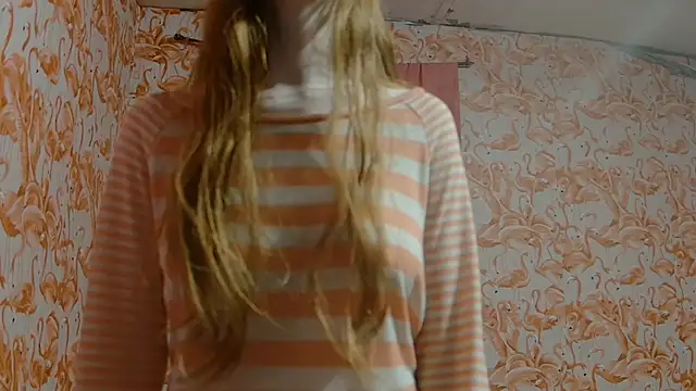 Snapshot of strawberrysmoothie chatting on November 2025 10:43:02 PM strawberrysmoothie online show from November 2025 10:43:02 PM