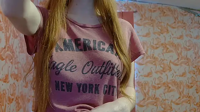 Snapshot of strawberrysmoothie chatting on November 2025 06:53:02 PM strawberrysmoothie online show from November 2025 06:53:02 PM