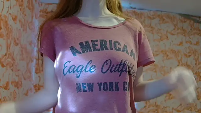 Snapshot of strawberrysmoothie chatting on November 2025 08:00:01 PM strawberrysmoothie online show from November 2025 08:00:01 PM