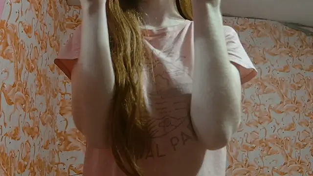 Snapshot of strawberrysmoothie chatting on December 2025 10:36:01 PM strawberrysmoothie online show from December 2025 10:36:01 PM