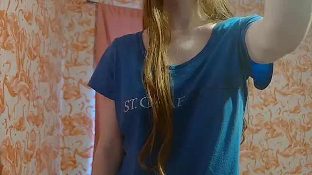 Snapshot of strawberrysmoothie chatting on December 2025 08:06:01 PM strawberrysmoothie online show from December 2025 08:06:01 PM