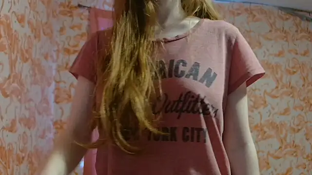 Snapshot of strawberrysmoothie chatting on January 2026 06:02:02 PM strawberrysmoothie online show from January 2026 06:02:02 PM