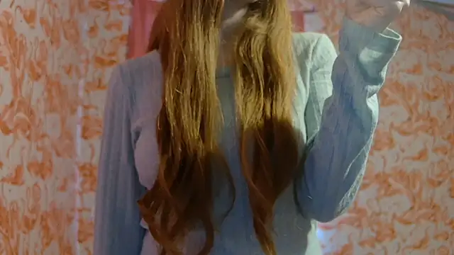 Snapshot of strawberrysmoothie chatting on February 2026 06:37:02 PM strawberrysmoothie online show from February 2026 06:37:02 PM