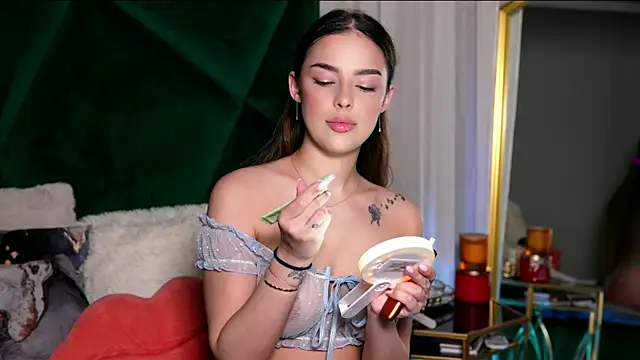 ScarletColes online show from April 2026 12:19:01 AM