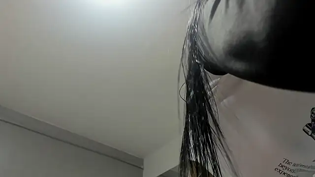 Snapshot of Sara_Greey chatting on February 2025 12:32:01 PM Sara Greey online show from February 2025 12:32:01 PM