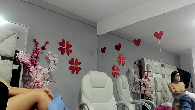 Snapshot of Sara_Greey chatting on February 2025 01:05:02 PM Sara Greey online show from February 2025 01:05:02 PM