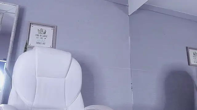 Snapshot of Sara_Greey chatting on February 2025 04:22:01 PM Sara Greey online show from February 2025 04:22:01 PM