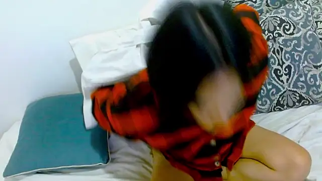 Snapshot of samanta_r_ chatting on December 2024 02:32:01 AM samanta r  online show from December 2024 02:32:01 AM