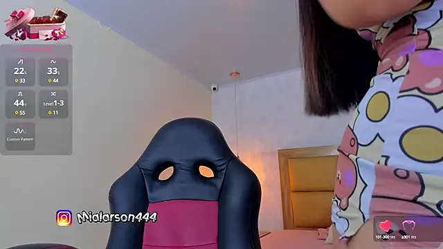 LARSONMIA online show from February 2025 12:08:01 PM