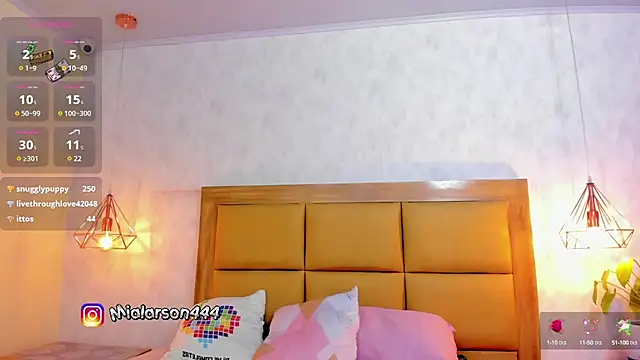 LARSONMIA online show from March 2025 06:32:01 PM