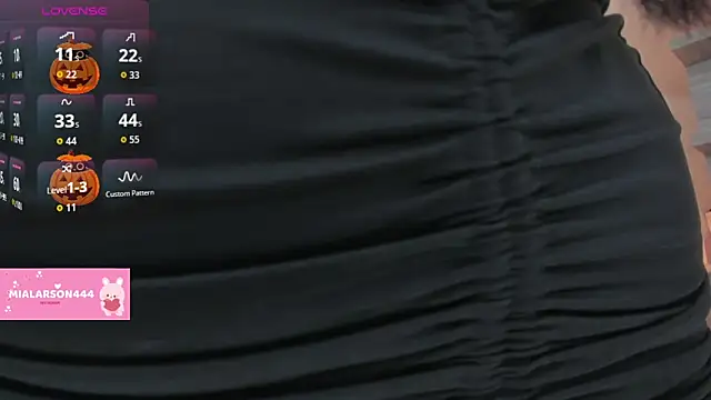 LARSONMIA online show from October 2025 12:26:02 PM