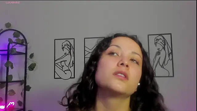 Snapshot of Megan_Rodrigo chatting on February 2025 08:03:01 PM Megan Rodrigo online show from February 2025 08:03:01 PM