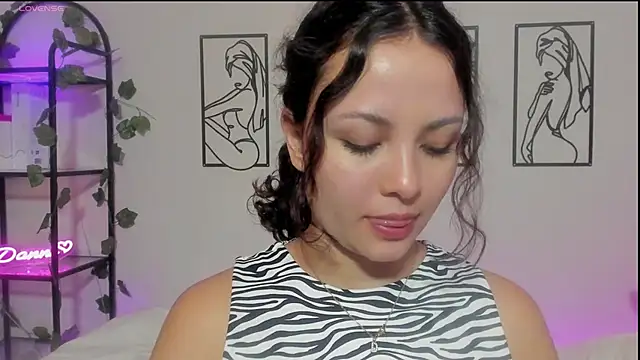 Snapshot of Megan_Rodrigo chatting on March 2025 09:16:02 PM Megan Rodrigo online show from March 2025 09:16:02 PM