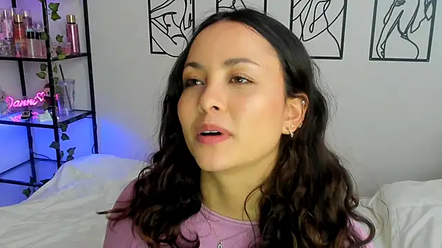 Snapshot of Megan_Rodrigo chatting on September 2025 08:03:01 PM Megan Rodrigo online show from September 2025 08:03:01 PM