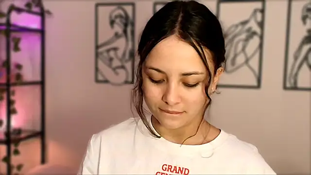 Snapshot of Megan_Rodrigo chatting on October 2025 07:22:01 PM Megan Rodrigo online show from October 2025 07:22:01 PM