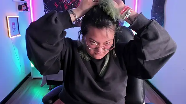 lucky-leah online show from November 2025 04:44:02 AM